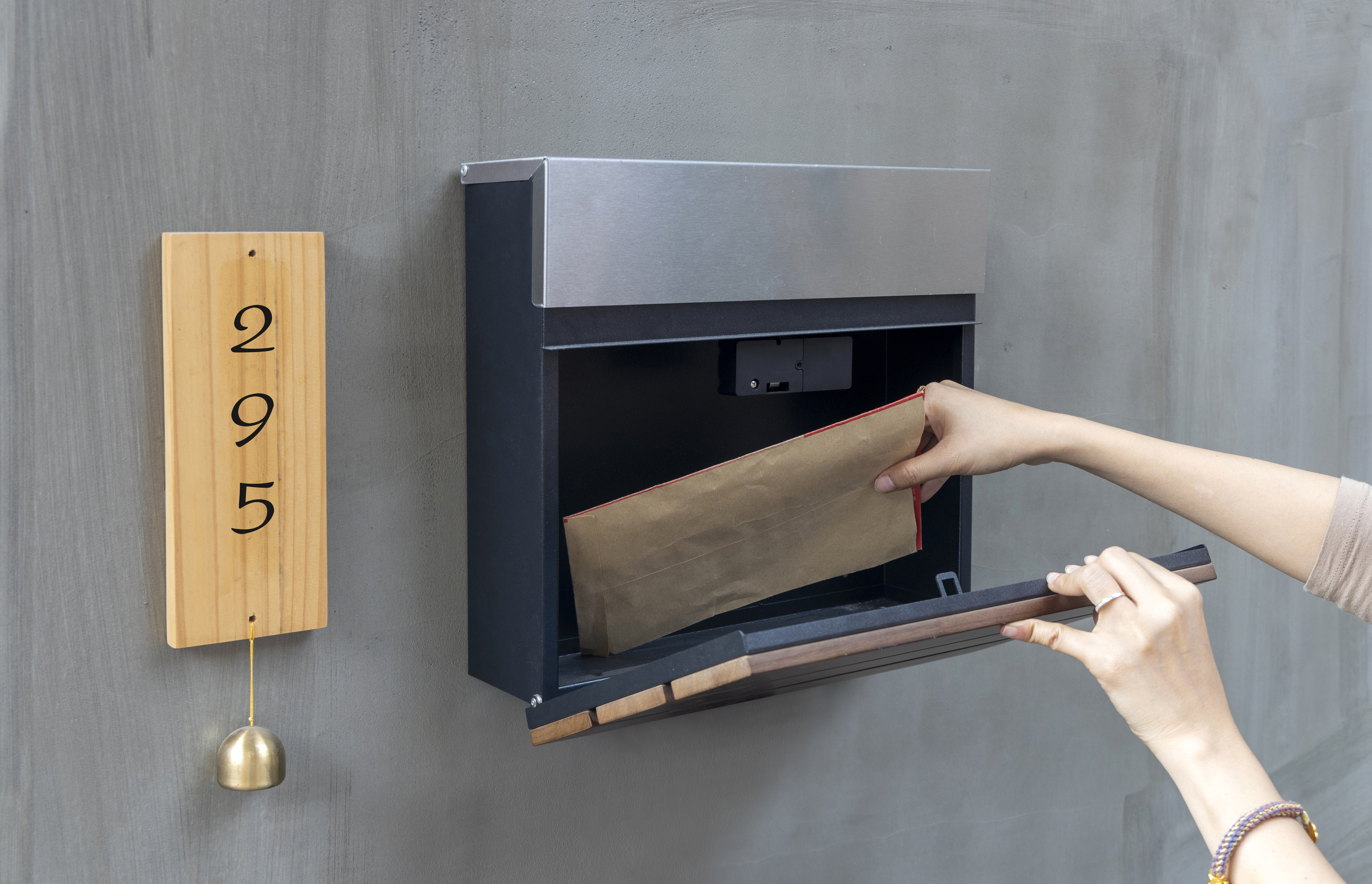 中国の金属製ポスト